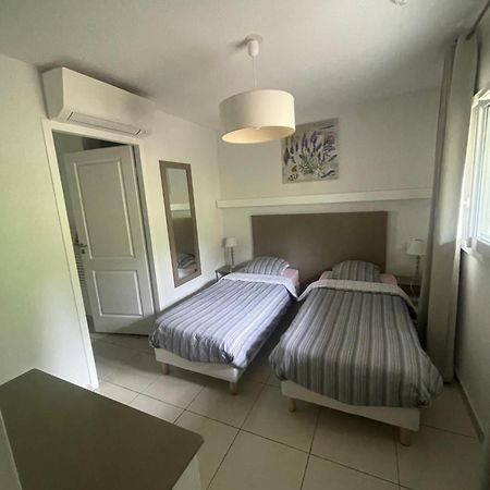 Apartmán Meuble 6 Personnes Remoulins Exteriér fotografie
