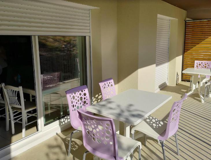 Apartmán Meuble 6 Personnes Remoulins Exteriér fotografie